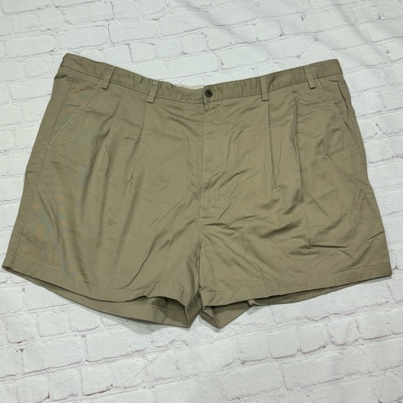 ROUNDTREE & YORKE Men’s Khaki Shorts in size 52 GUC - Picture 1 of 7
